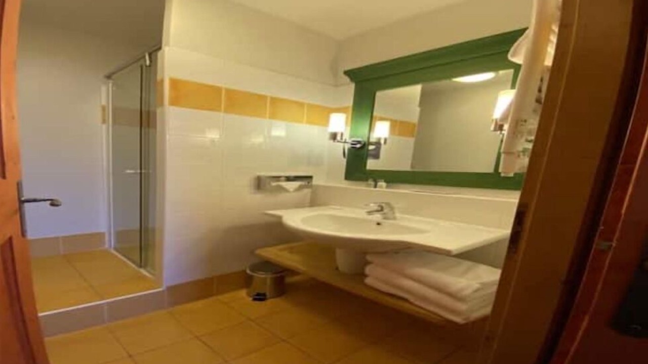 Photo of Bathroom in Arc-1950