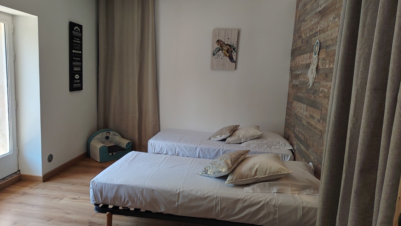 Photo of Bedroom in Orange