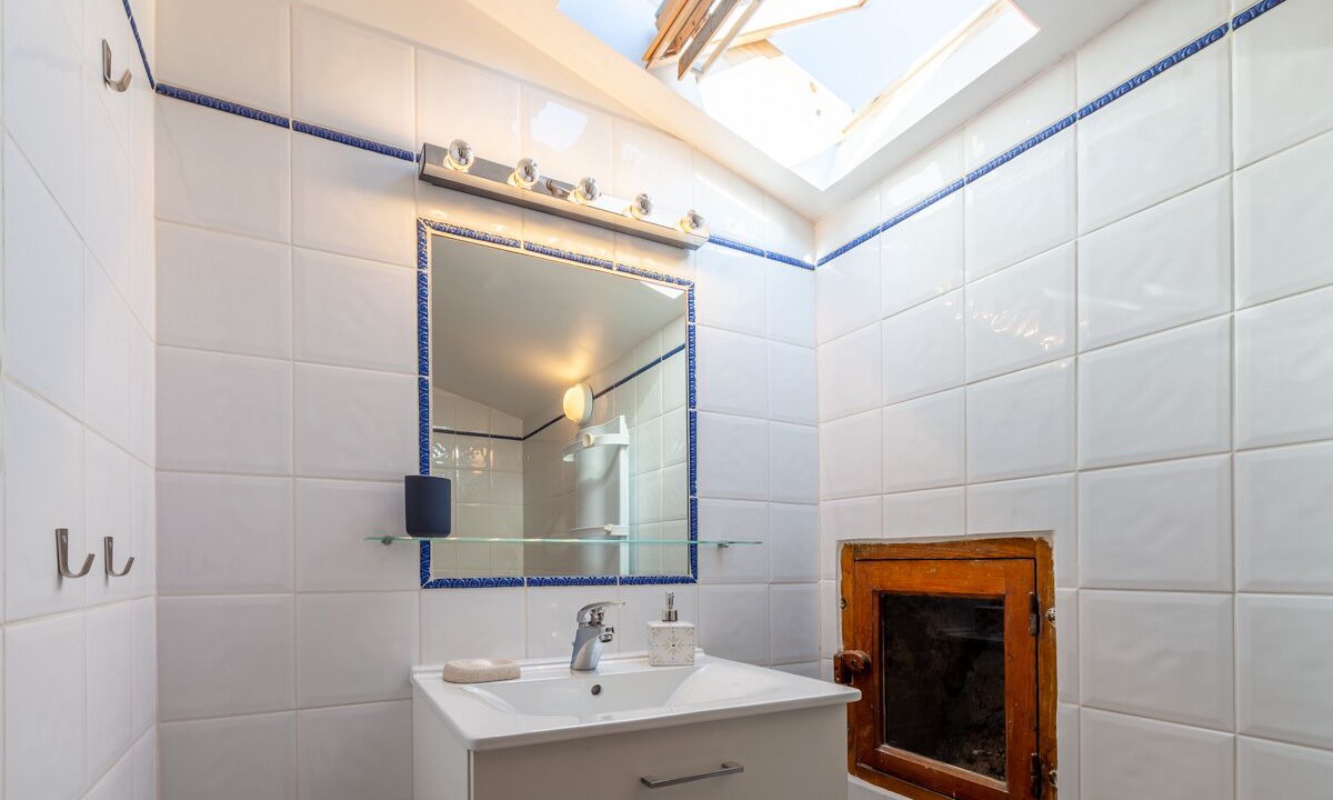 Photo of Bathroom in Saint-Cesaire-de-Gauzignan