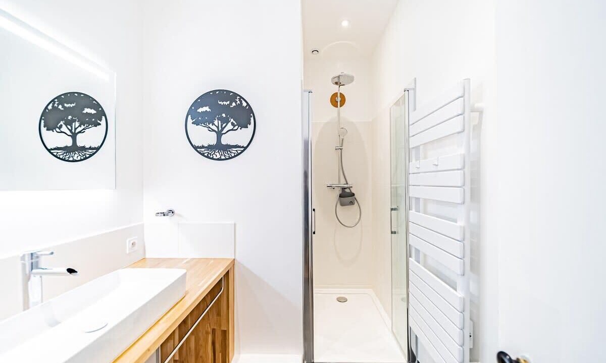Photo of Bathroom in Republique - Tolstoi