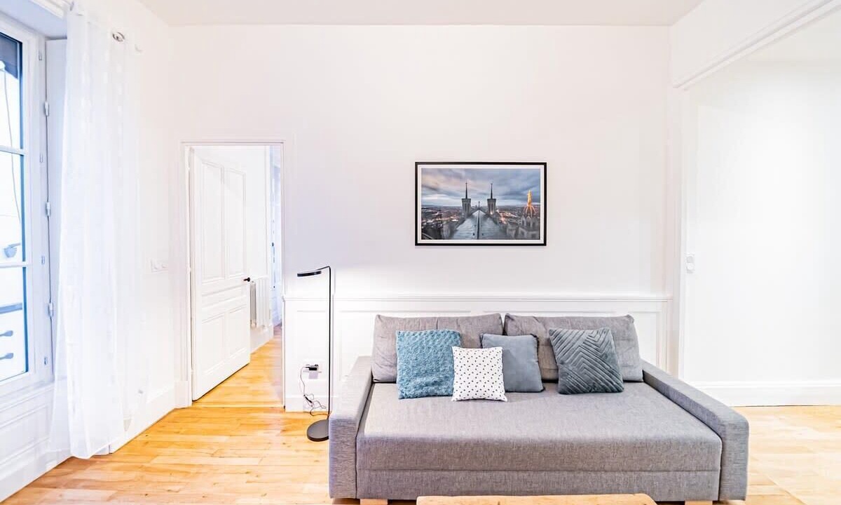 Photo of Livingroom in Republique - Tolstoi