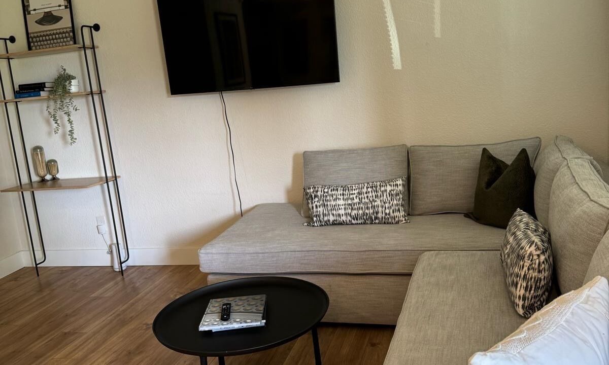 Photo of Livingroom in Clair-Mel City