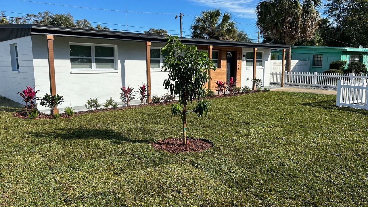 Photo of Outdoor in Clair-Mel City