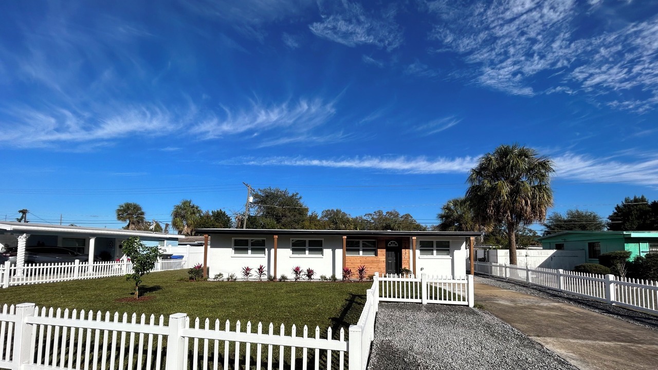 Photo of Outdoor in Clair-Mel City