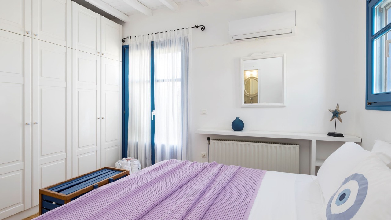 Photo of Bedroom in Drios