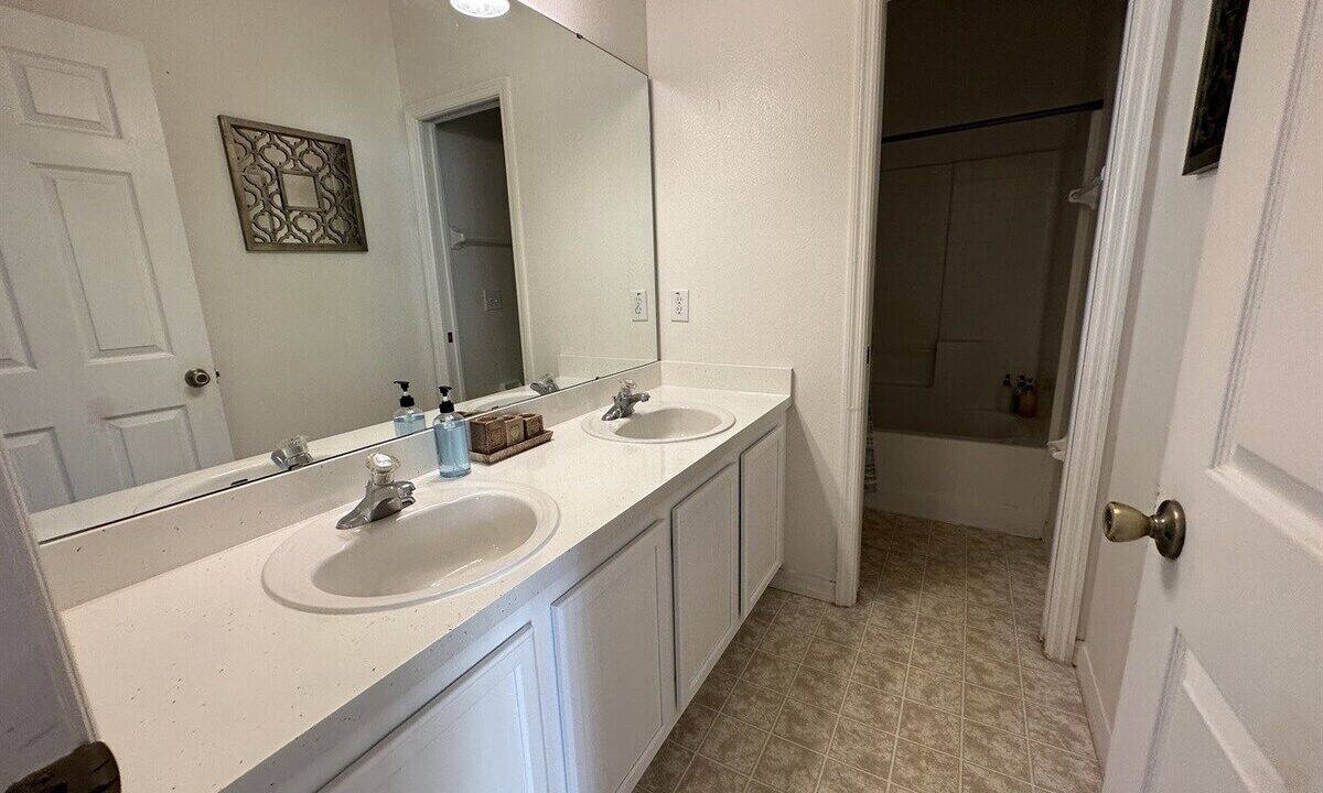 Photo of Bathroom in Sunset Ridge