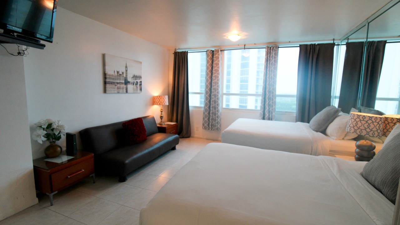 Photo of Bedroom in Mid Beach