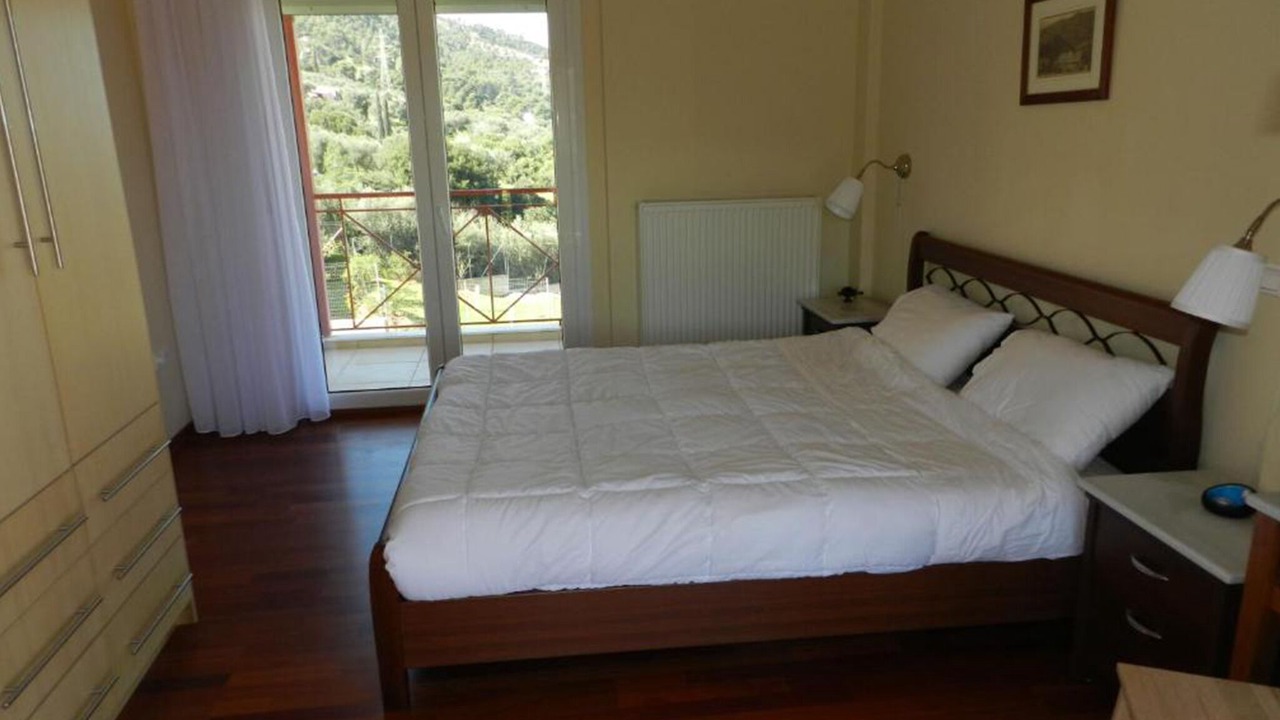 Photo of Bedroom in Aigialeia