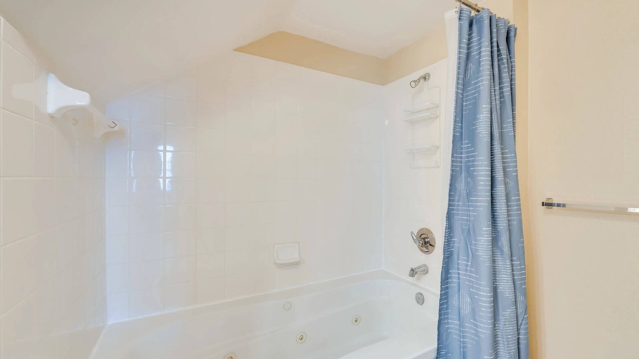 Photo of Bathroom in Venetian Bay Villages