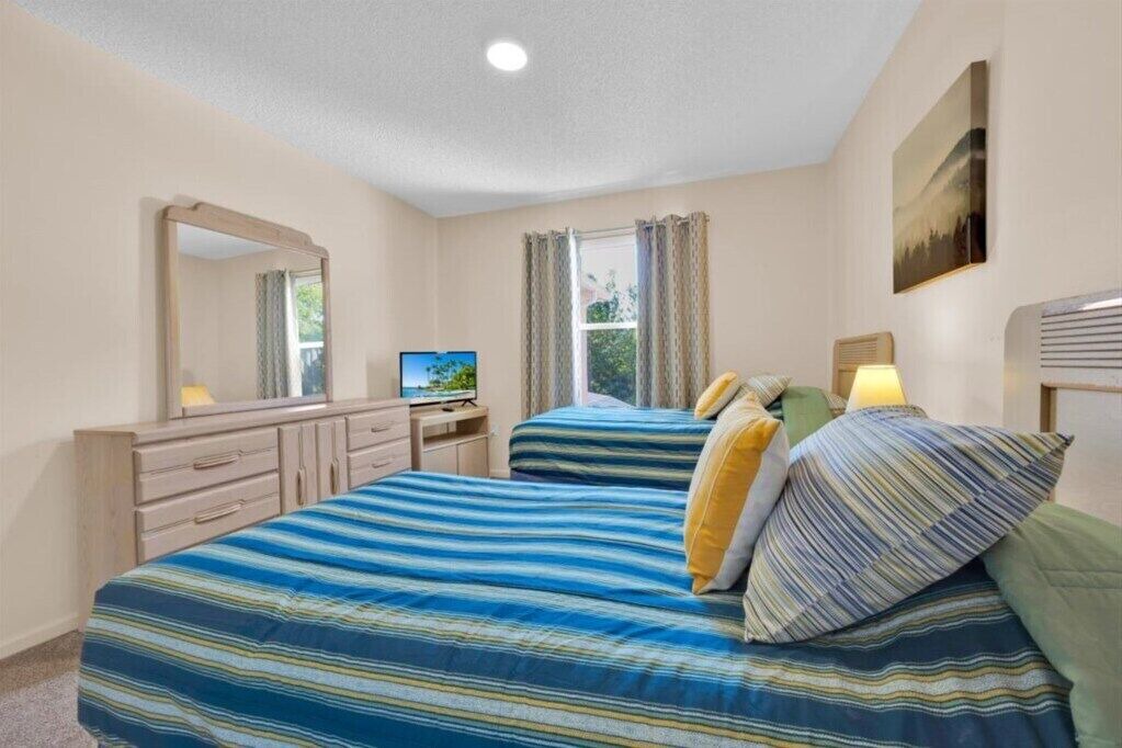 Photo of Bedroom in Crescent Lakes