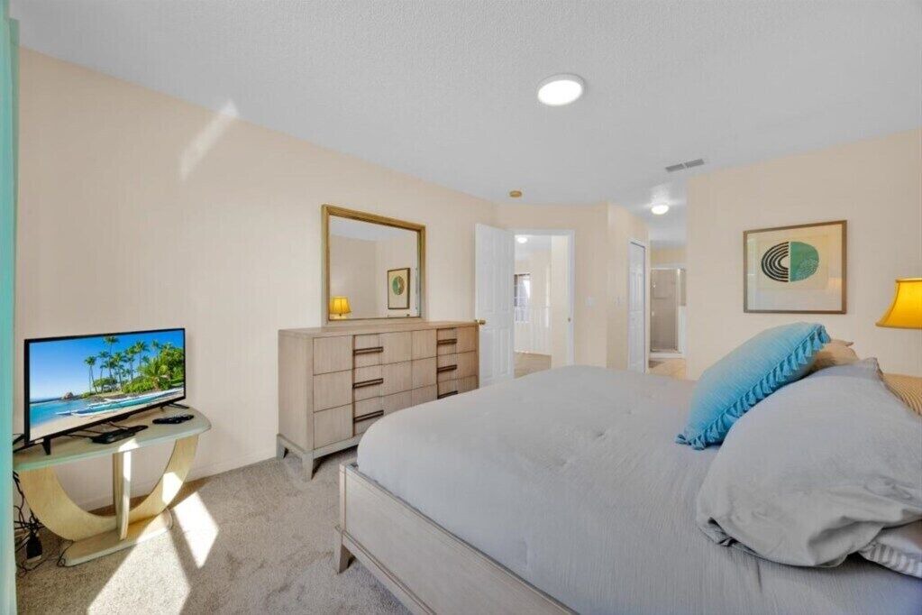 Photo of Bedroom in Crescent Lakes