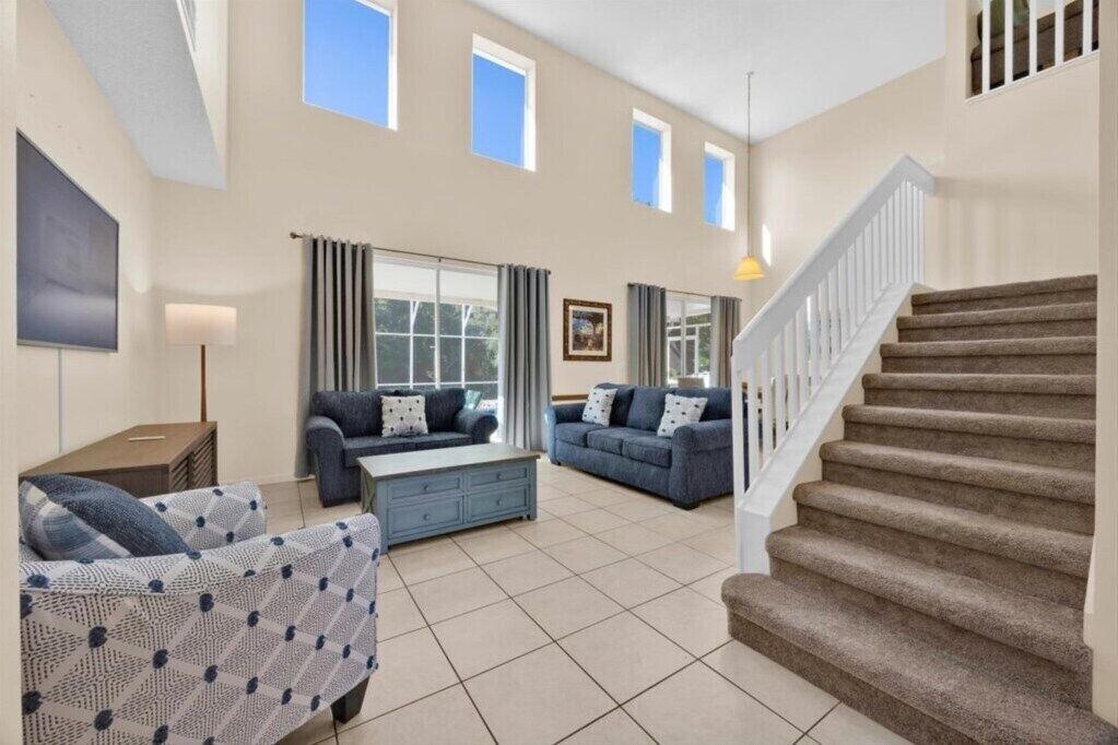 Photo of Livingroom in Crescent Lakes