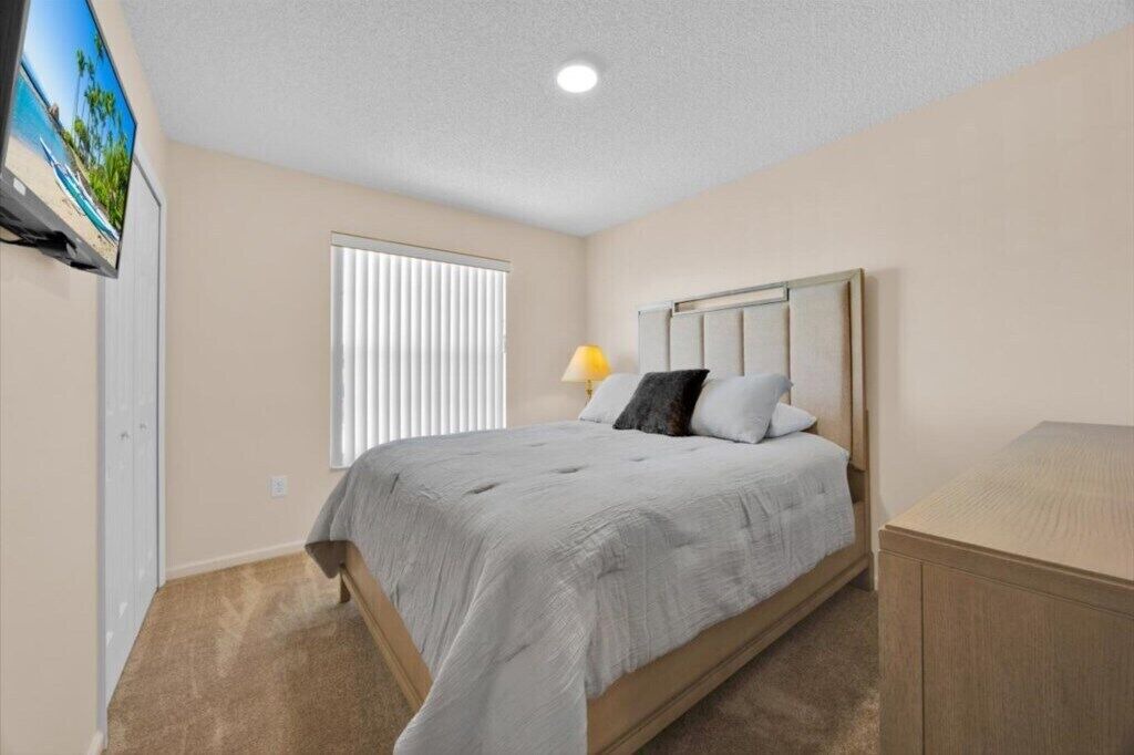 Photo of Bedroom in Crescent Lakes