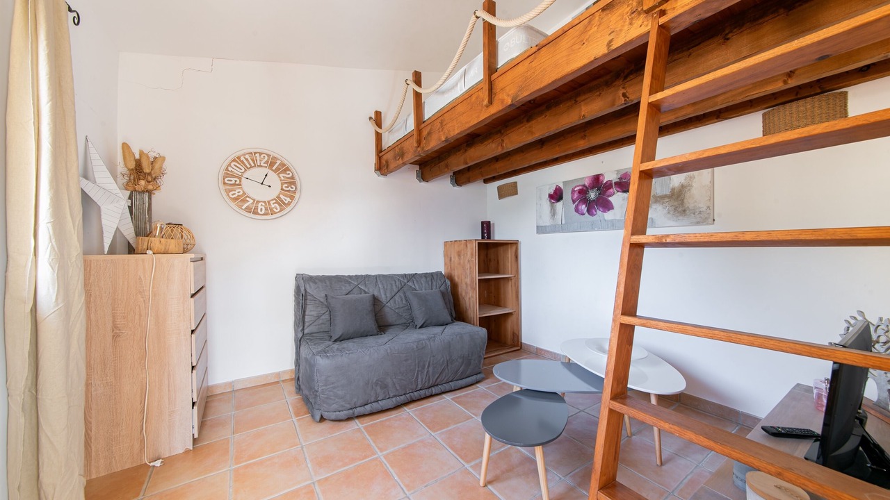 Photo of Livingroom in Aups