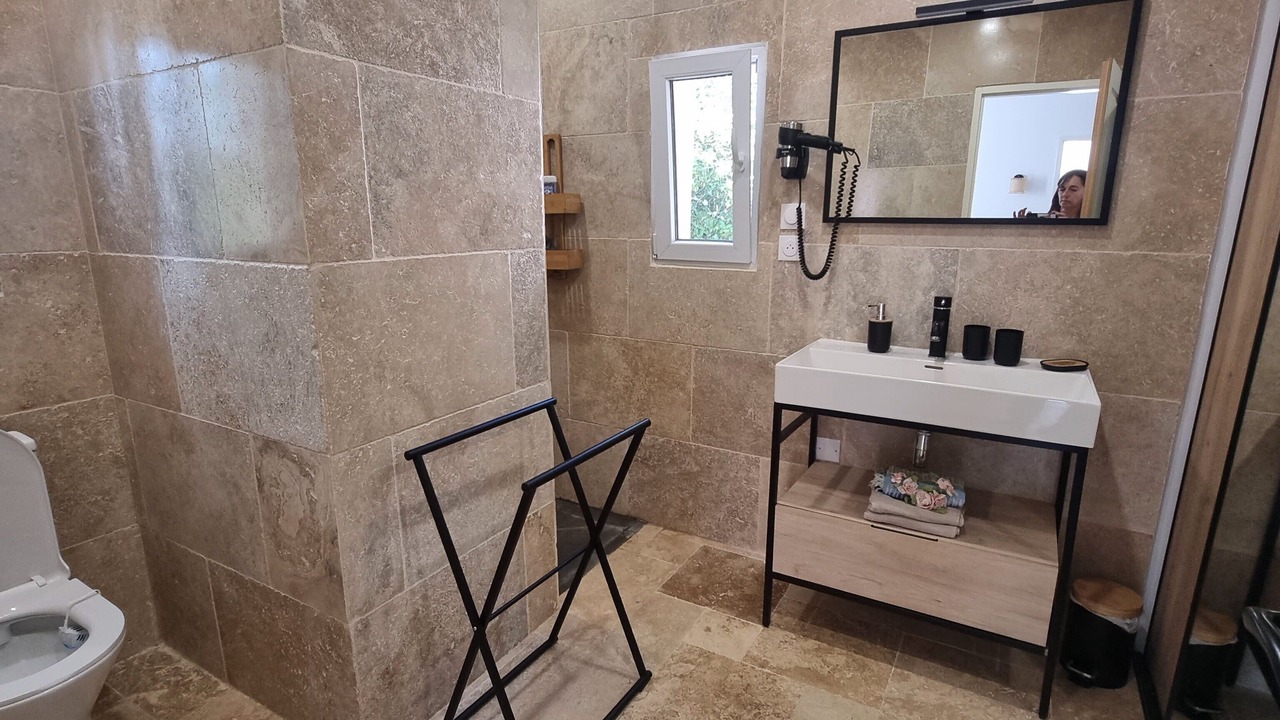 Photo of Bathroom in Varages