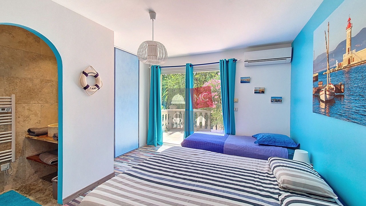 Photo of Bedroom in Preconil