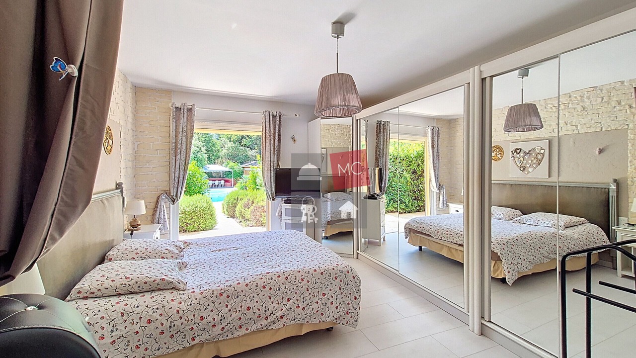 Photo of Bedroom in Preconil