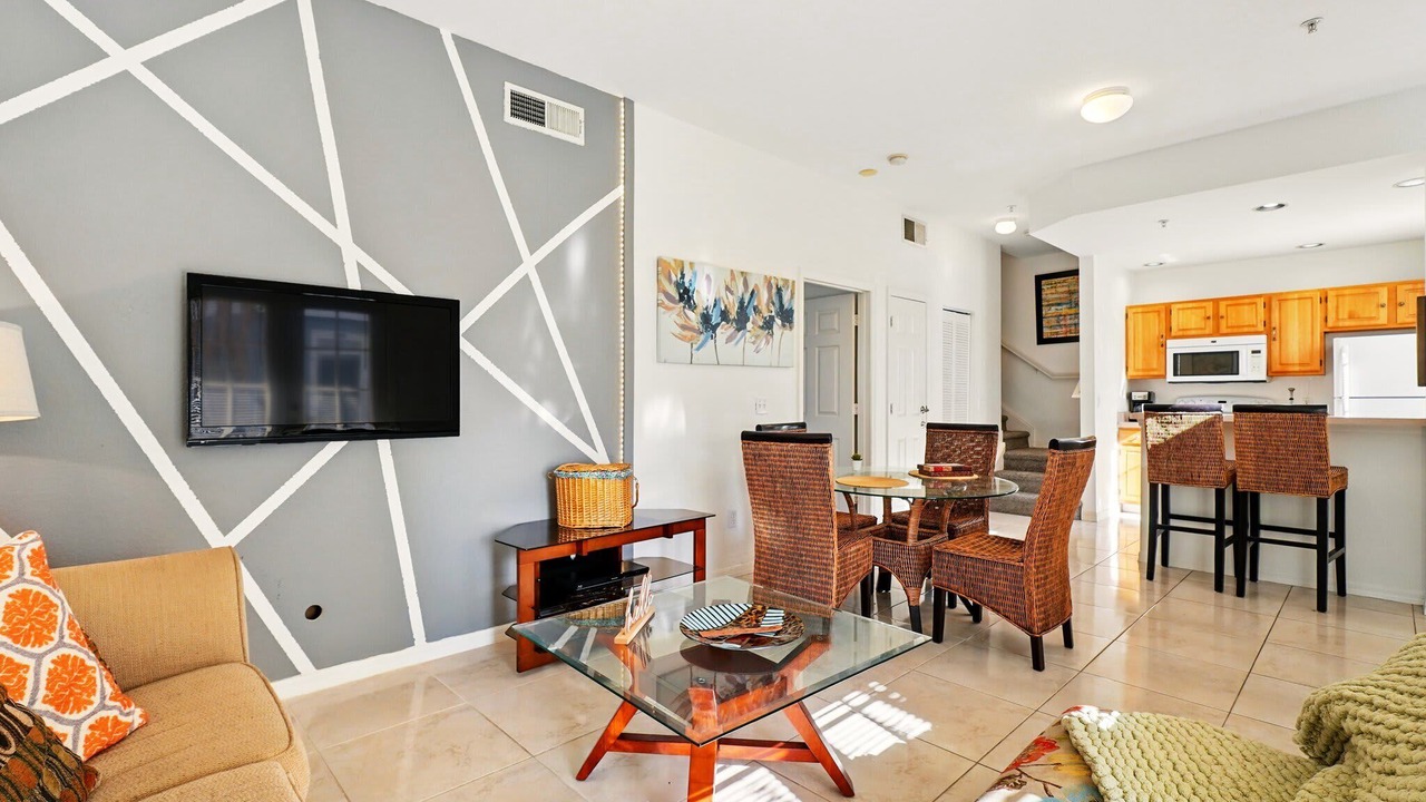Photo of Livingroom in Venetian Bay Villages