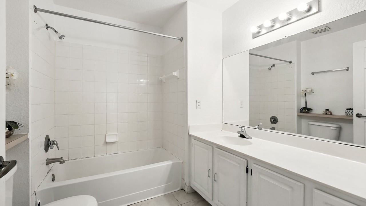 Photo of Bathroom in Venetian Bay Villages
