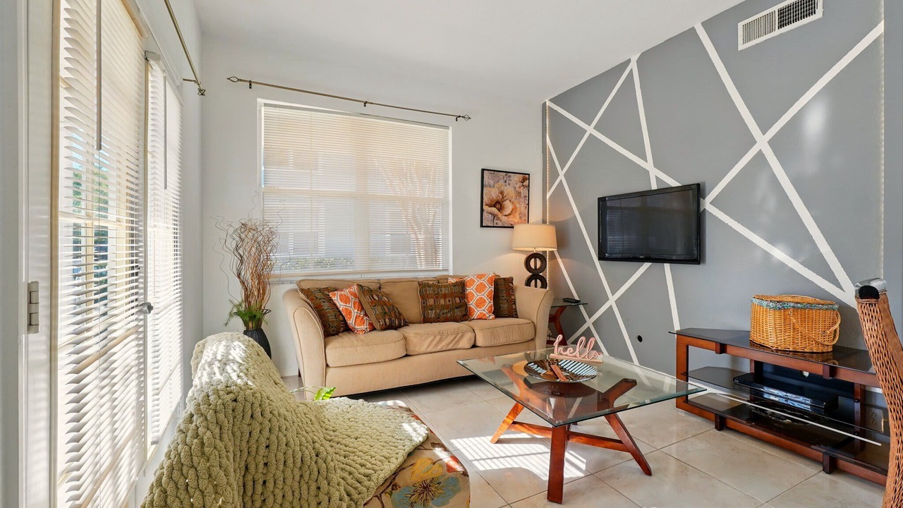 Photo of Livingroom in Venetian Bay Villages