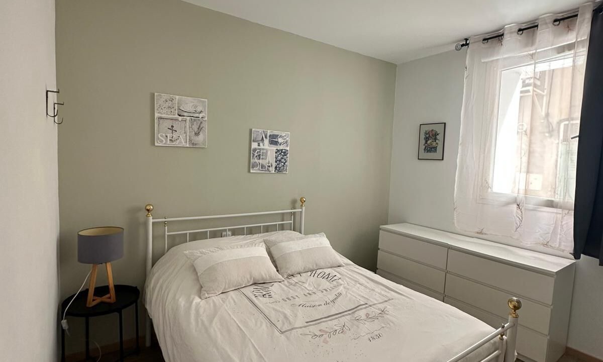 Photo of Bedroom in Orange