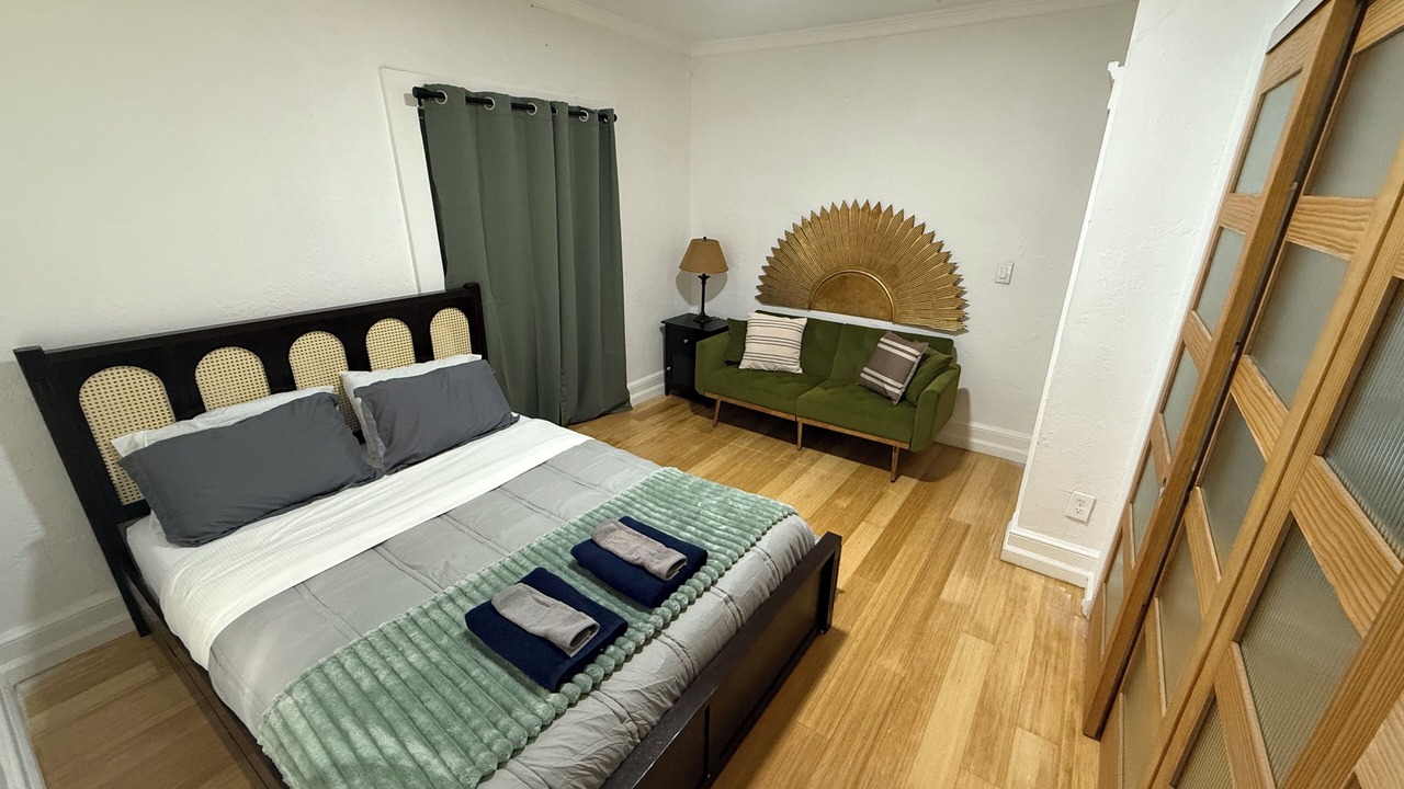 Photo of Bedroom in Midtown