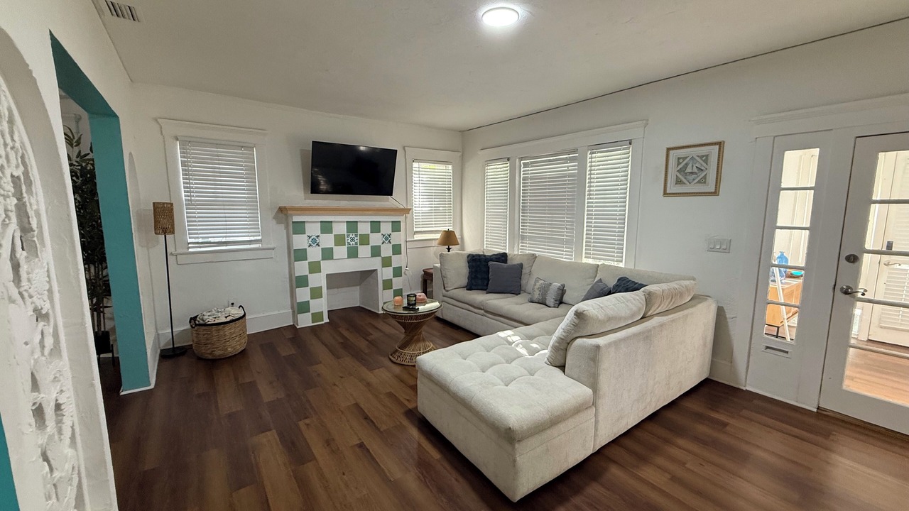 Photo of Livingroom in Midtown