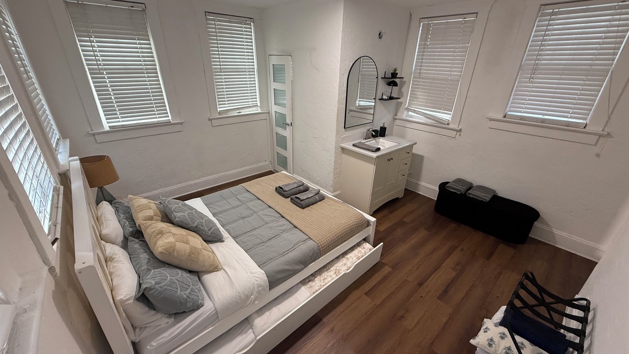 Photo of Bedroom in Midtown