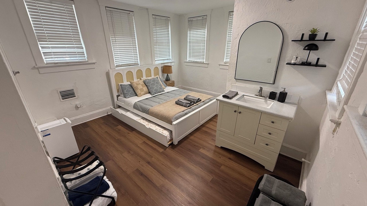 Photo of Bedroom in Midtown