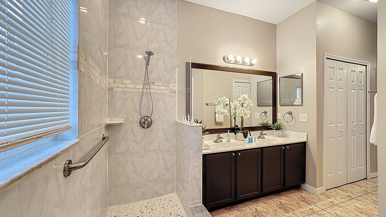 Photo of Bathroom in Crescent Lakes
