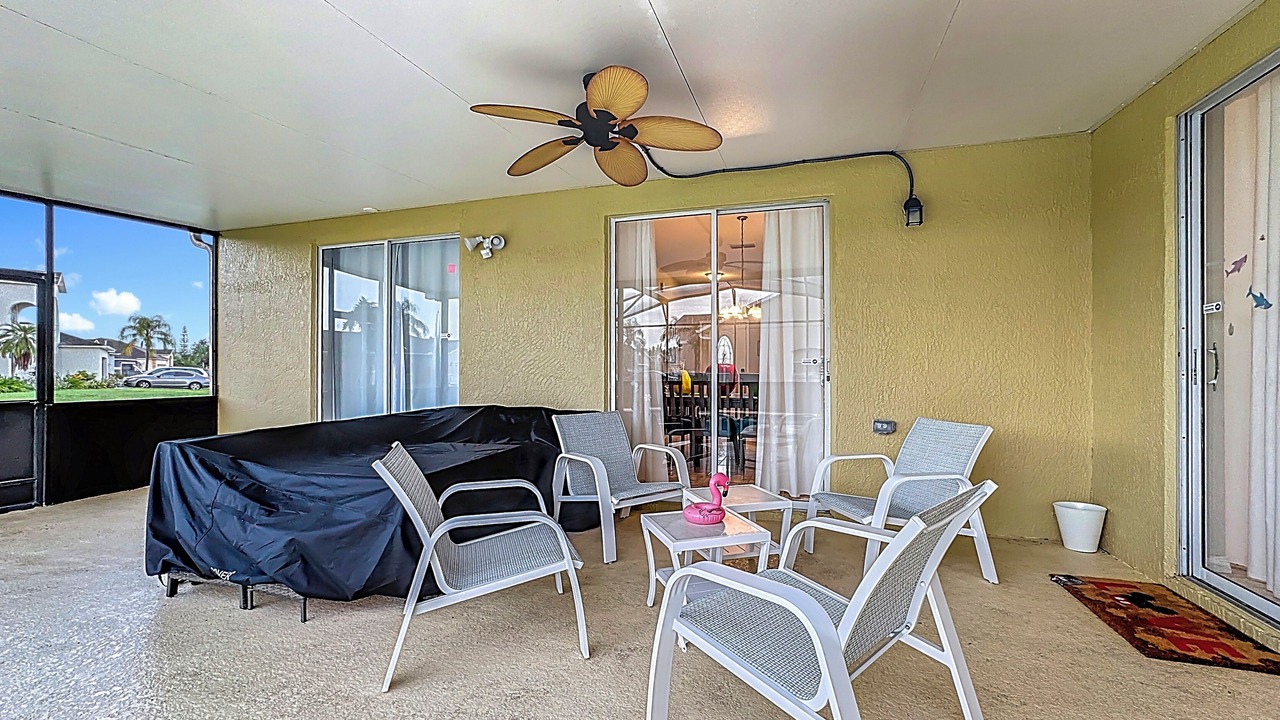 Photo of Patio Balcony in Crescent Lakes