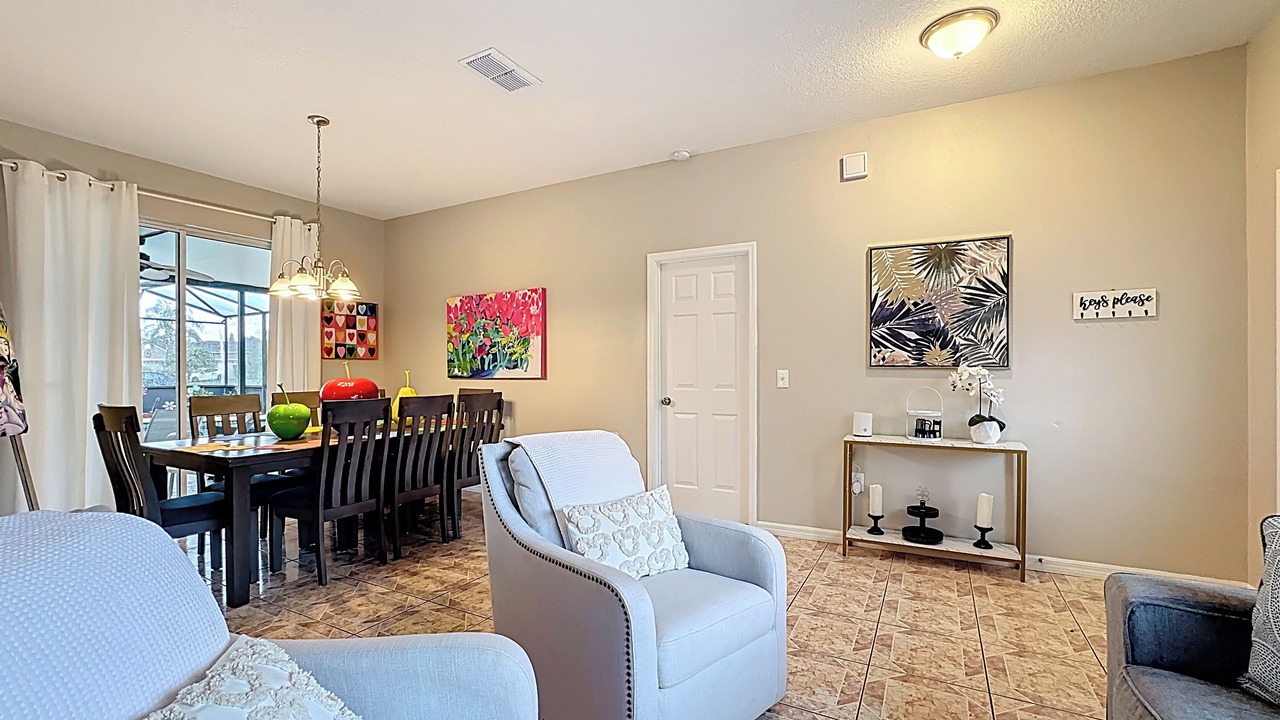 Photo of Livingroom in Crescent Lakes