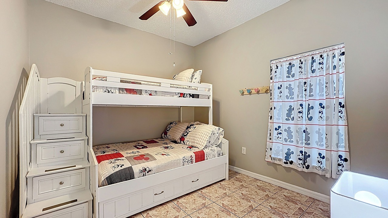Photo of Bedroom in Crescent Lakes