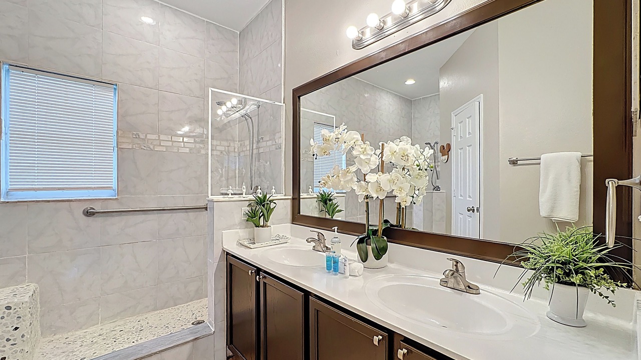 Photo of Bathroom in Crescent Lakes