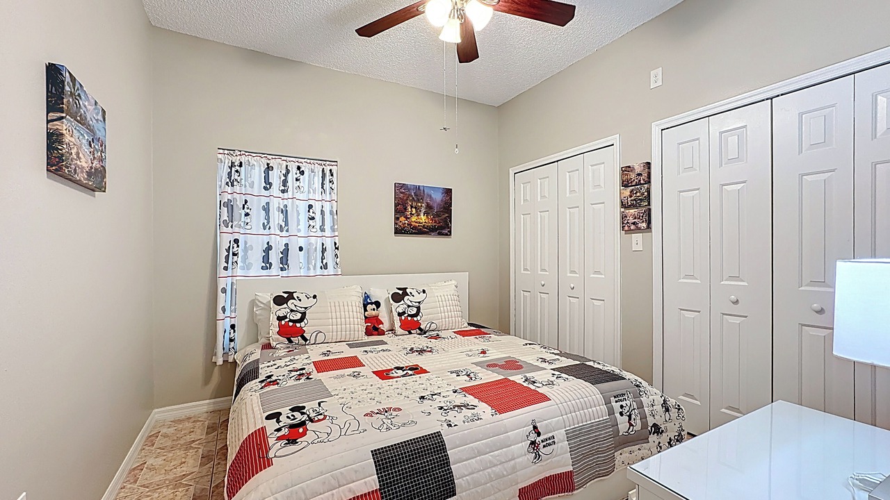 Photo of Bedroom in Crescent Lakes