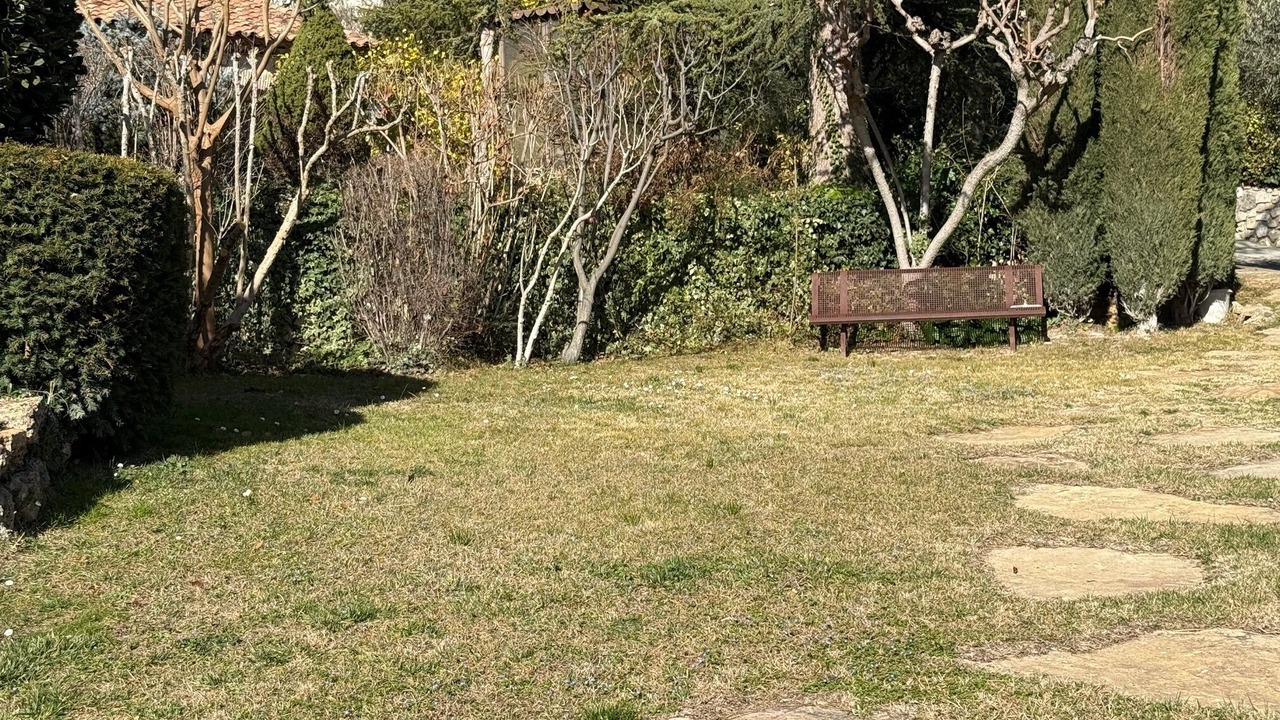 Photo of Outdoor in Auriol