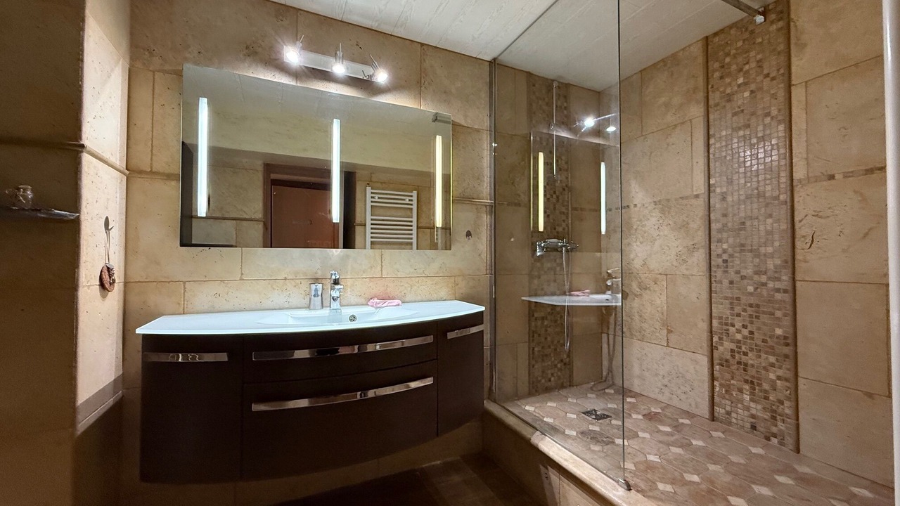 Photo of Bathroom in Auriol