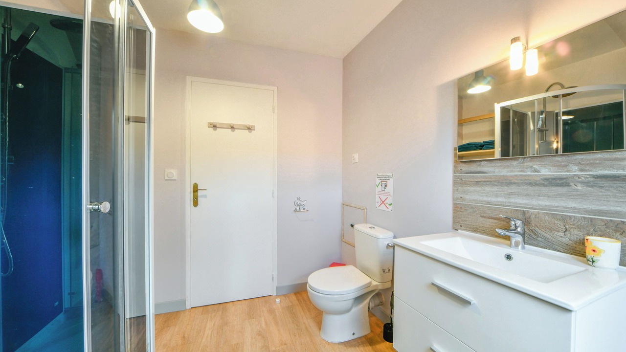 Photo of Bathroom in Saint-Symphorien