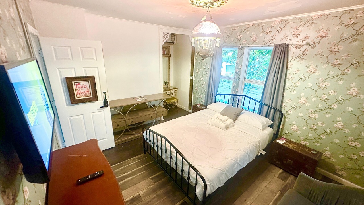 Photo of Bedroom in Midtown