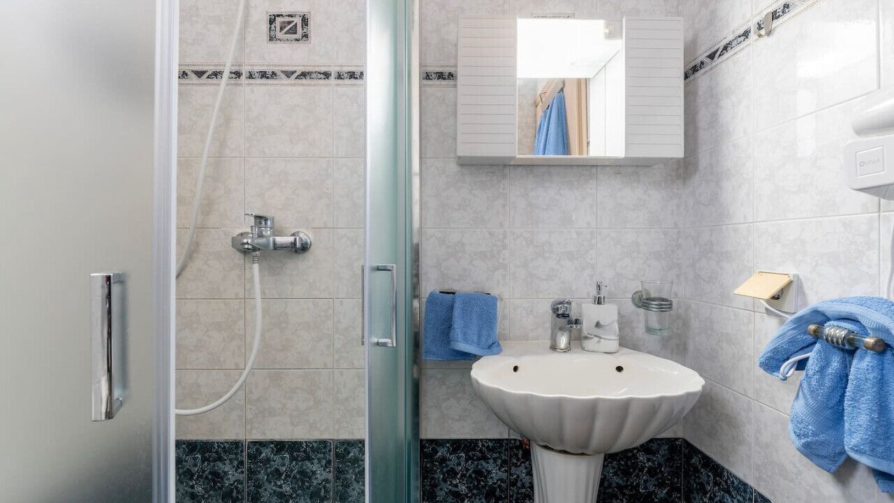 Photo of Bathroom in Lambi