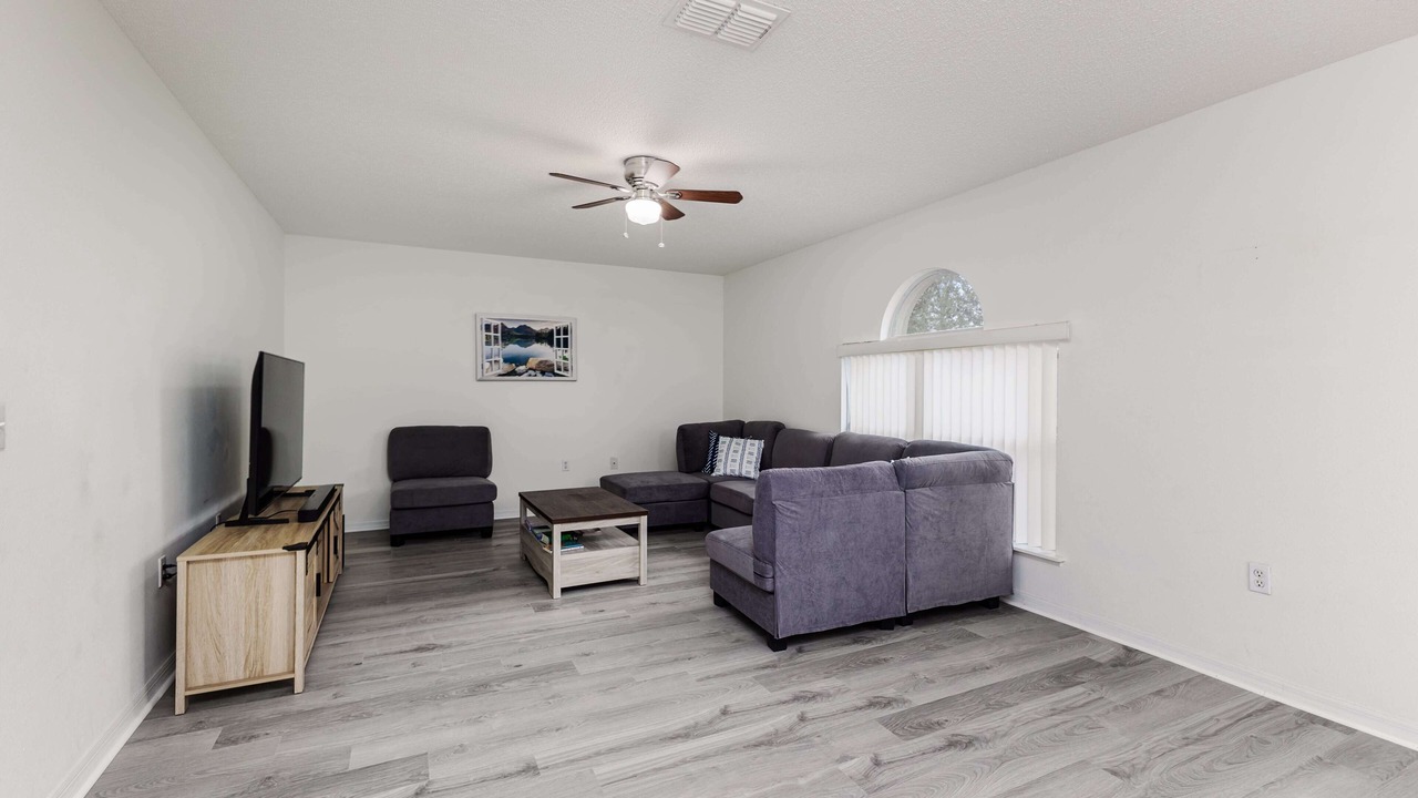 Photo of Livingroom in Winter Haven