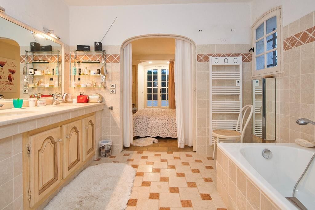 Photo of Bathroom in Ramatuelle