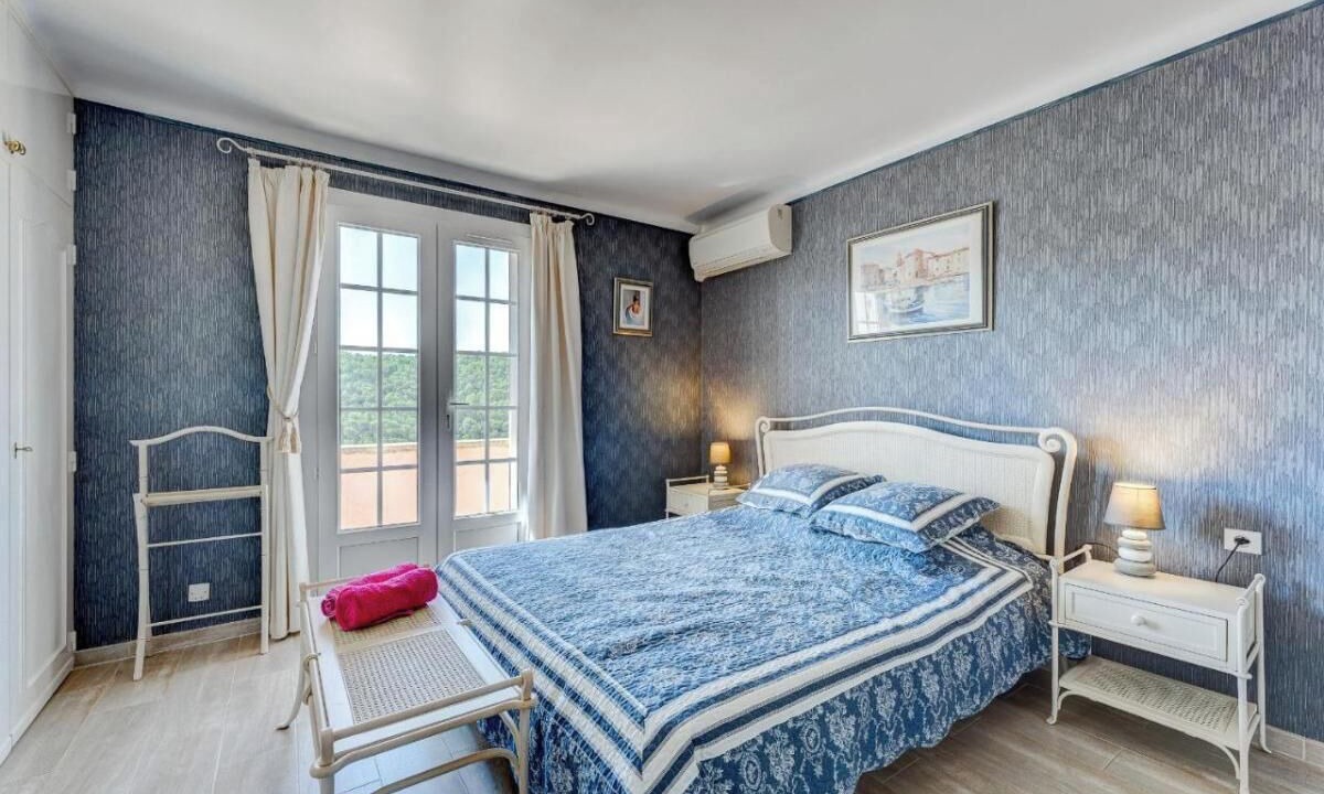 Photo of Bedroom in Vins-sur-Caramy