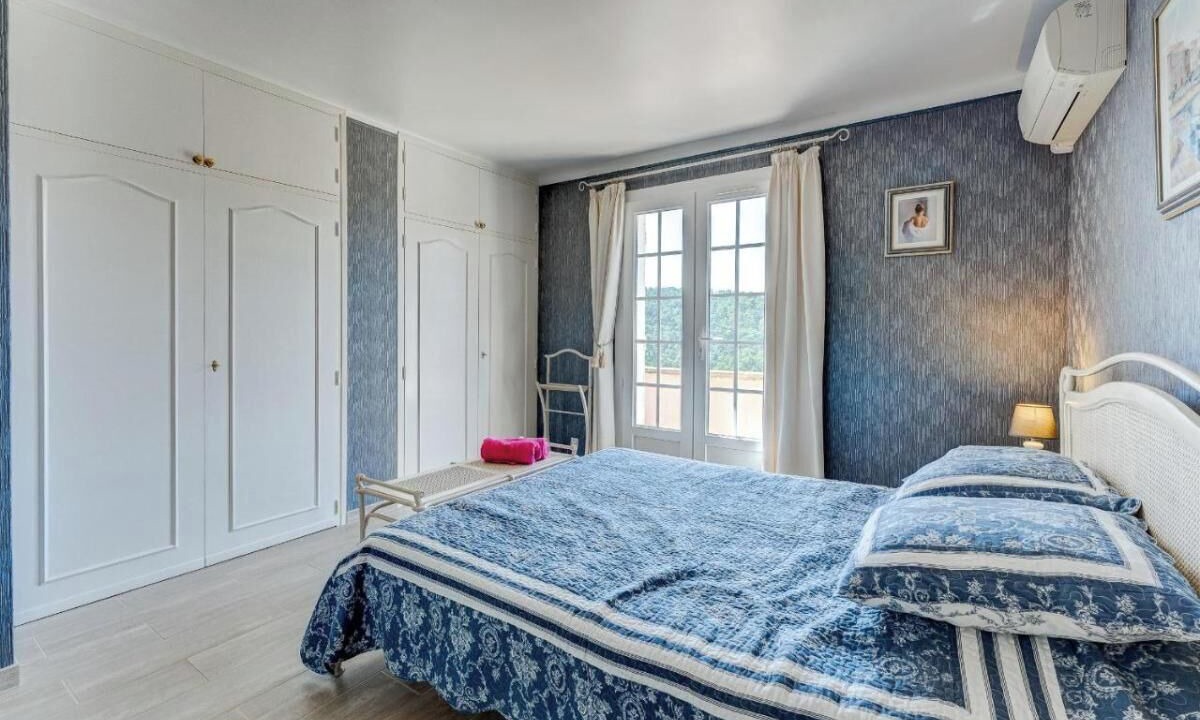 Photo of Bedroom in Vins-sur-Caramy