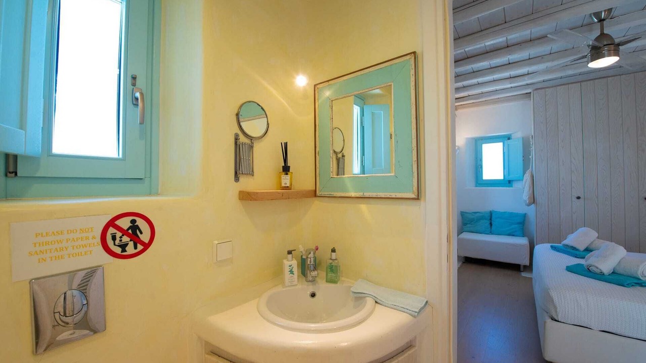 Photo of Bathroom in Psarou