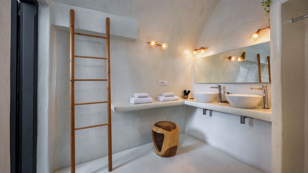 Photo of Bathroom in Akrotiri