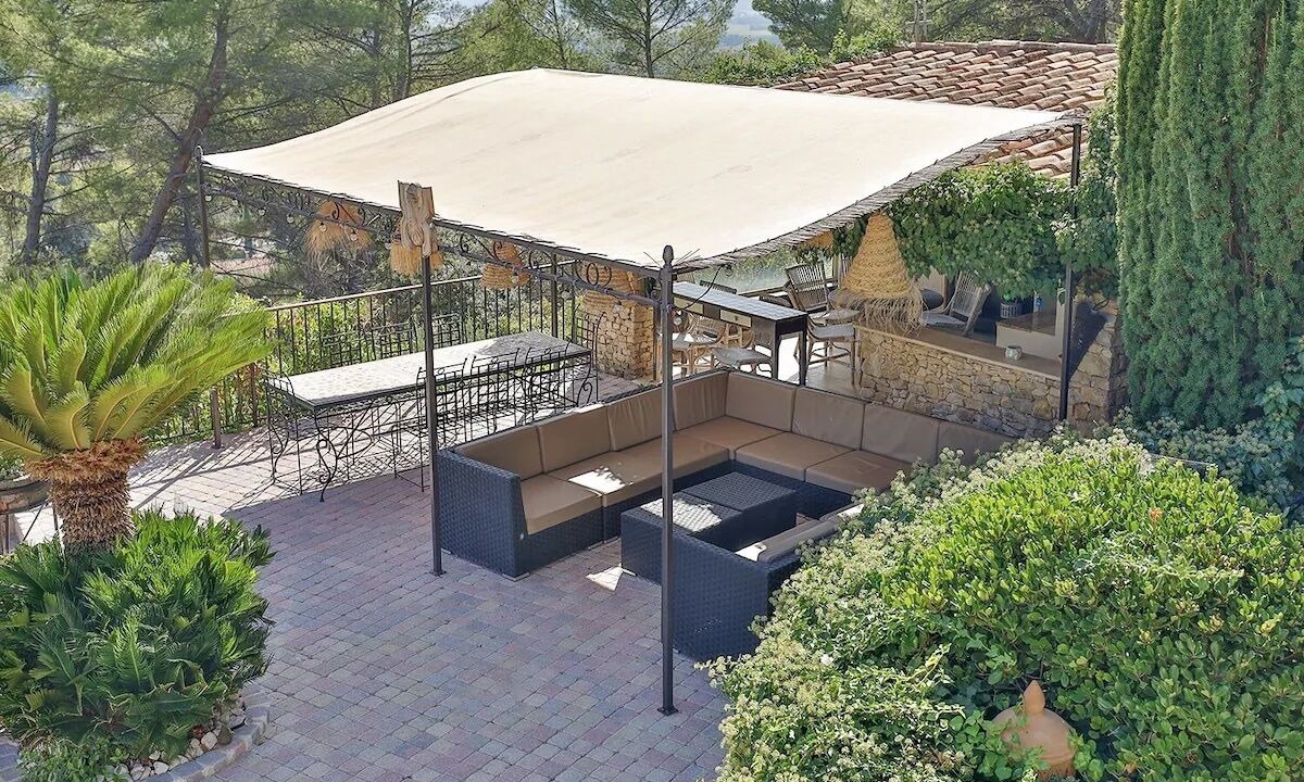 Photo of Patio Balcony in Puget-Ville