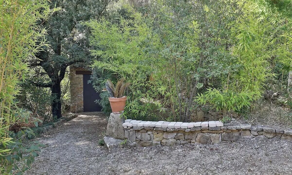 Photo of Outdoor in Puget-Ville