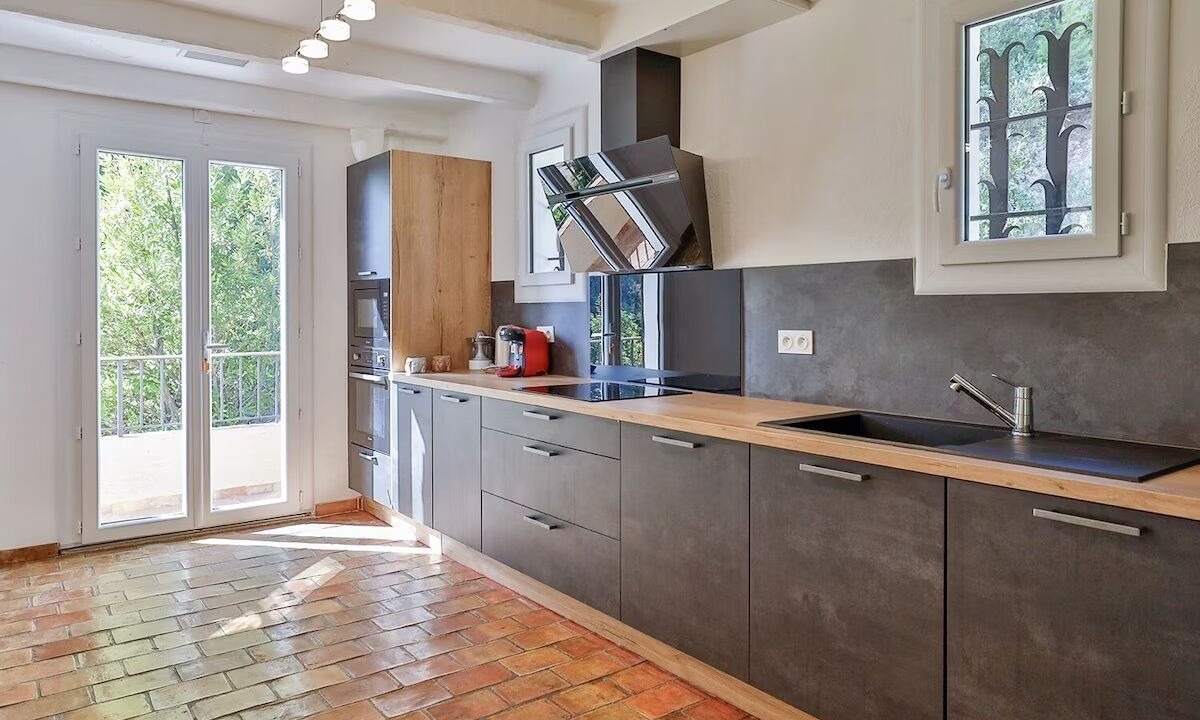 Photo of Kitchen in Puget-Ville