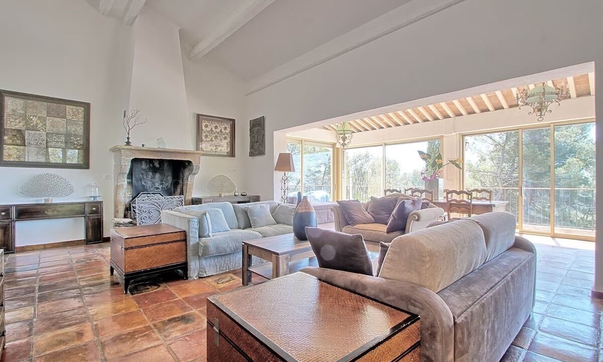 Photo of Livingroom in Puget-Ville